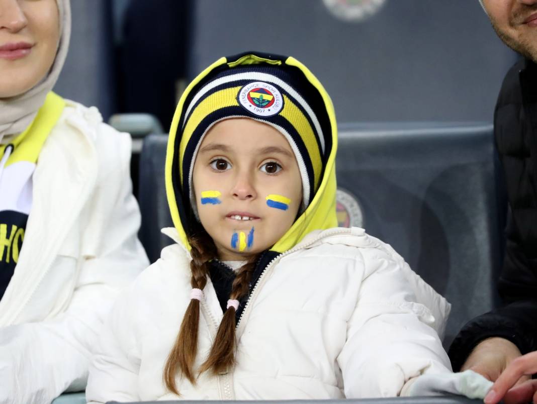 Fenerbahçe Fatih Karagümrük maçından çok özel fotoğraflar: Geri dönüş coşkusu tribünlere böyle yansıdı 22